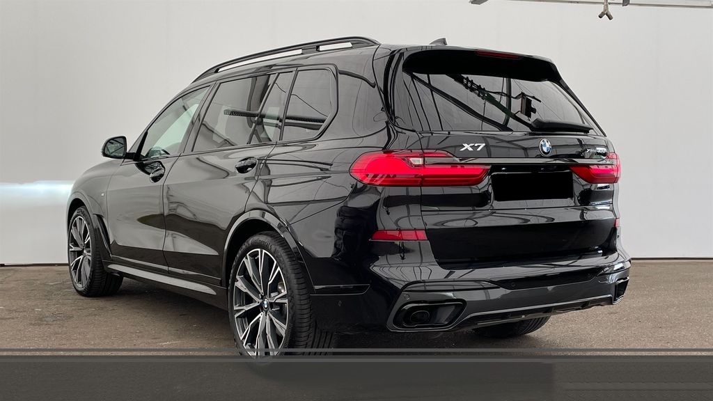 BMW X7 40d Mpaket | předváděcí auto | skladem | od autorizovaného prodejce | černá metalíza | super cena | top stav | online nákup | autoibuy.com